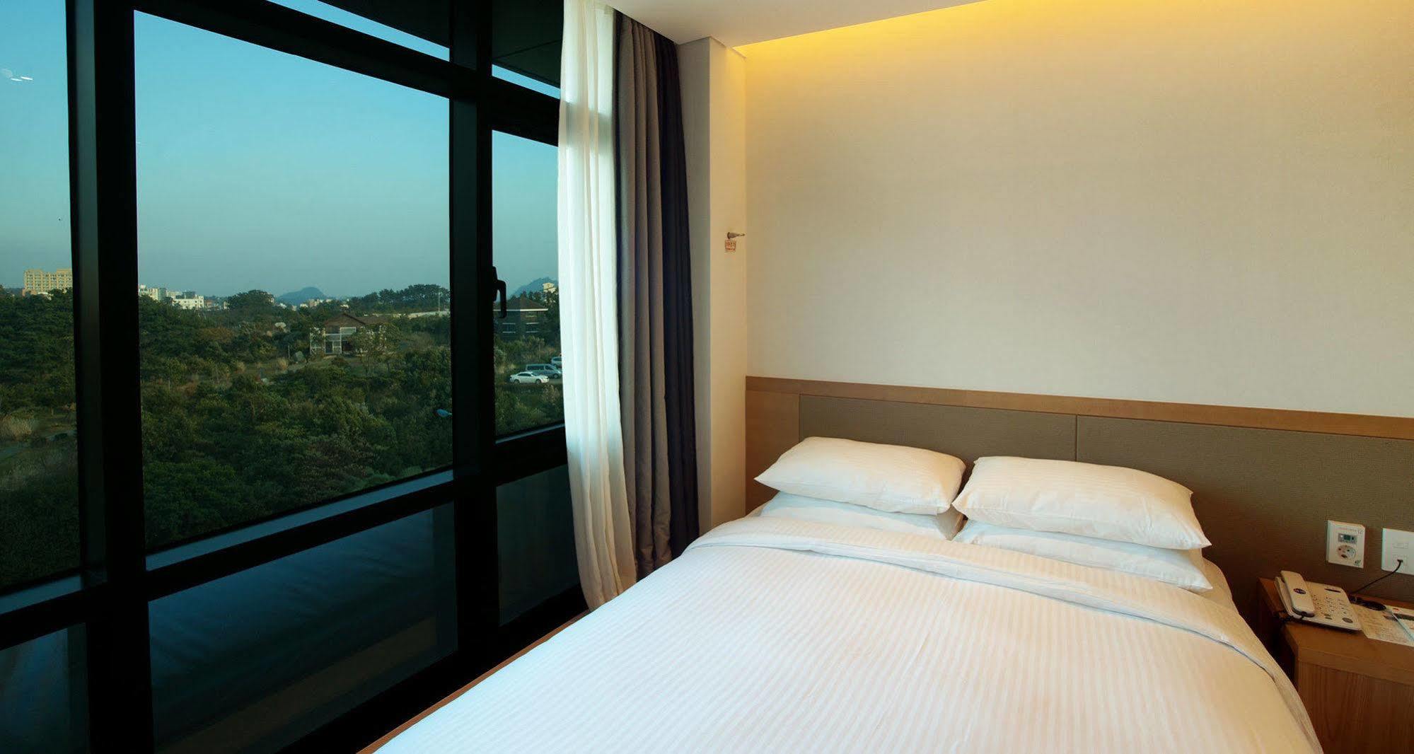 Jeju Poong Gyung Hotel Seogwipo Exterior photo