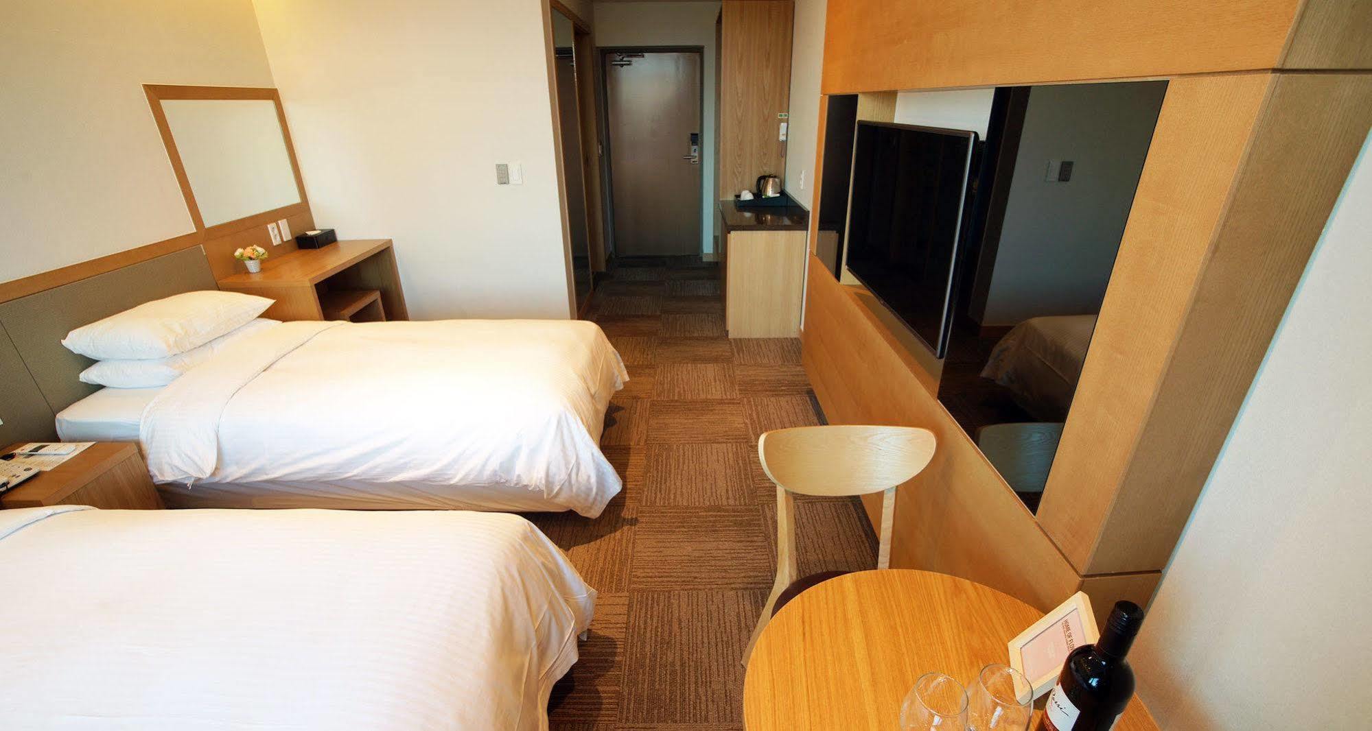 Jeju Poong Gyung Hotel Seogwipo Exterior photo