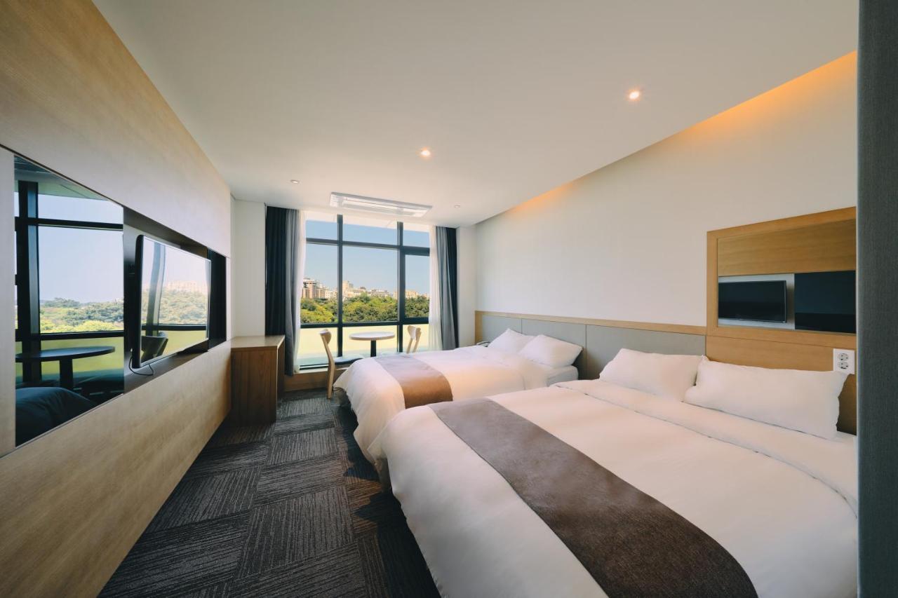 Jeju Poong Gyung Hotel Seogwipo Exterior photo