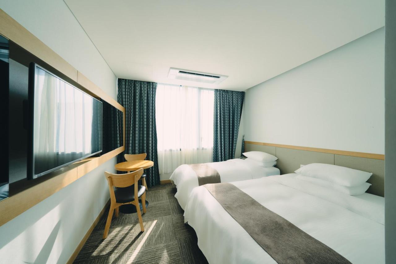 Jeju Poong Gyung Hotel Seogwipo Exterior photo