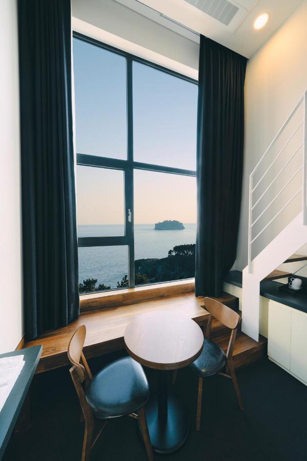 Jeju Poong Gyung Hotel Seogwipo Exterior photo