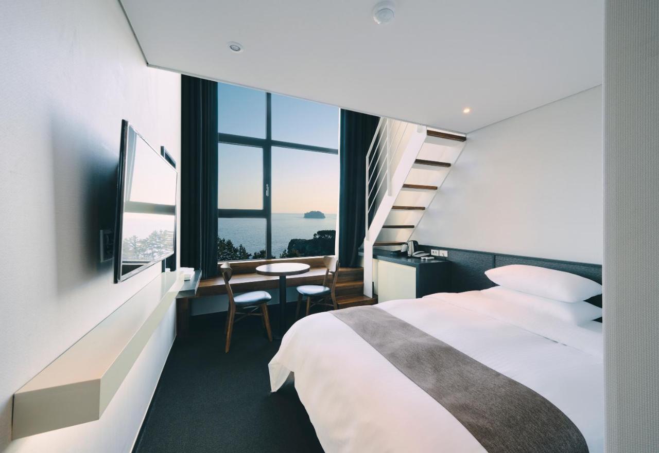 Jeju Poong Gyung Hotel Seogwipo Exterior photo